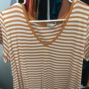 Yellowish and white stripes basic t-shirt